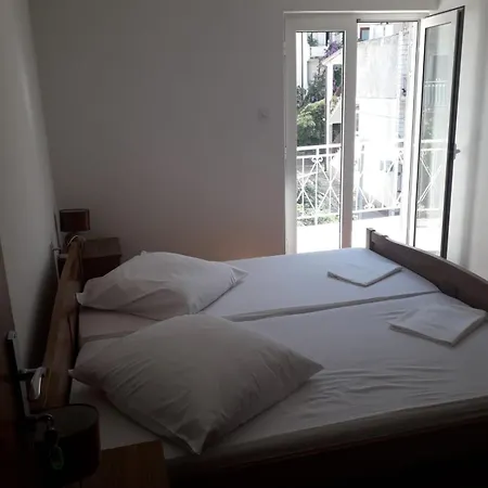 7 * Makarska